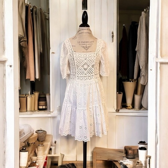 Gorgeous white crochet and eyelet puffed sleeve dress Bohemian Beautiful - Picture 7 of 16